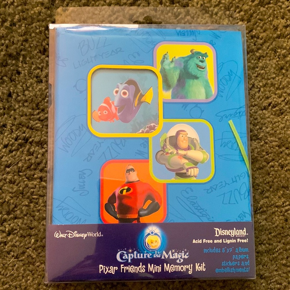 Disney 5 X 7 scrapbook